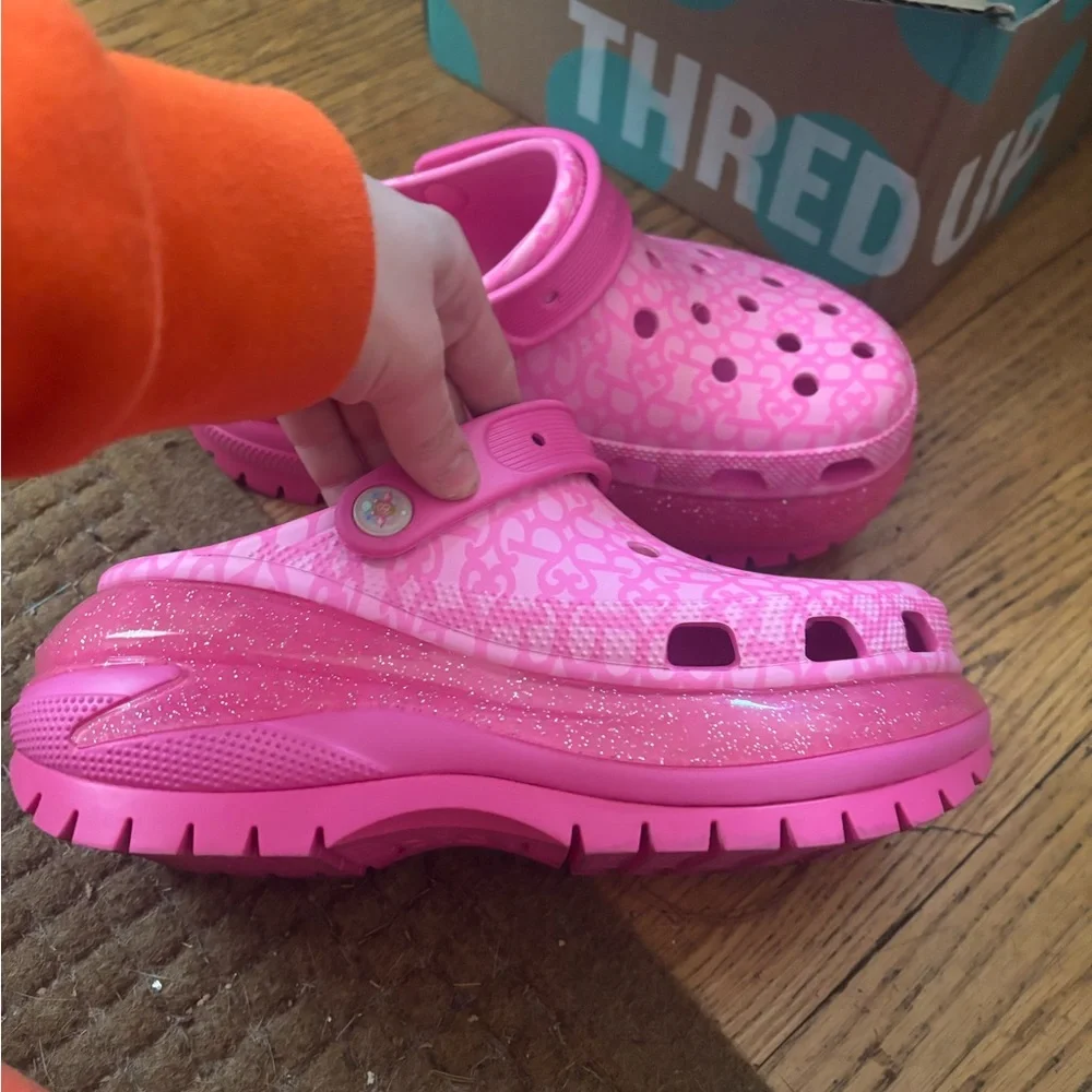 Barbie Crush Crocs - Picture 2 of 2